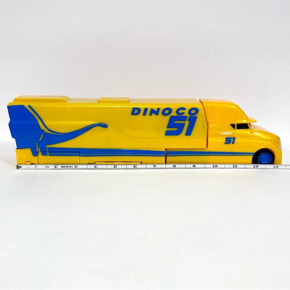 Disney Pixar Cars 3 Cruz Ramirez Hauler Playset Mattel